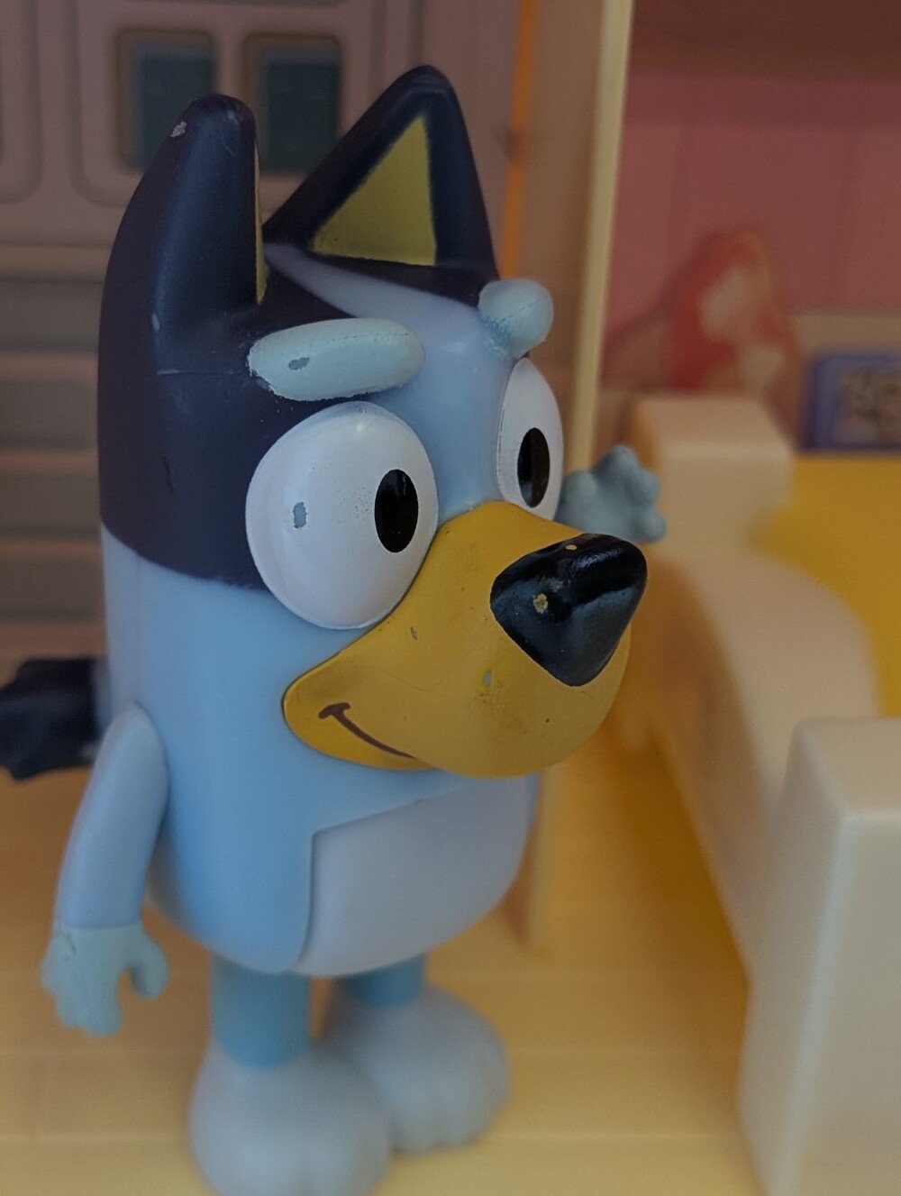 Bluey Mini Bluey Heeler Home Bluey + 5 Play Pieces - Picture 7 of 8